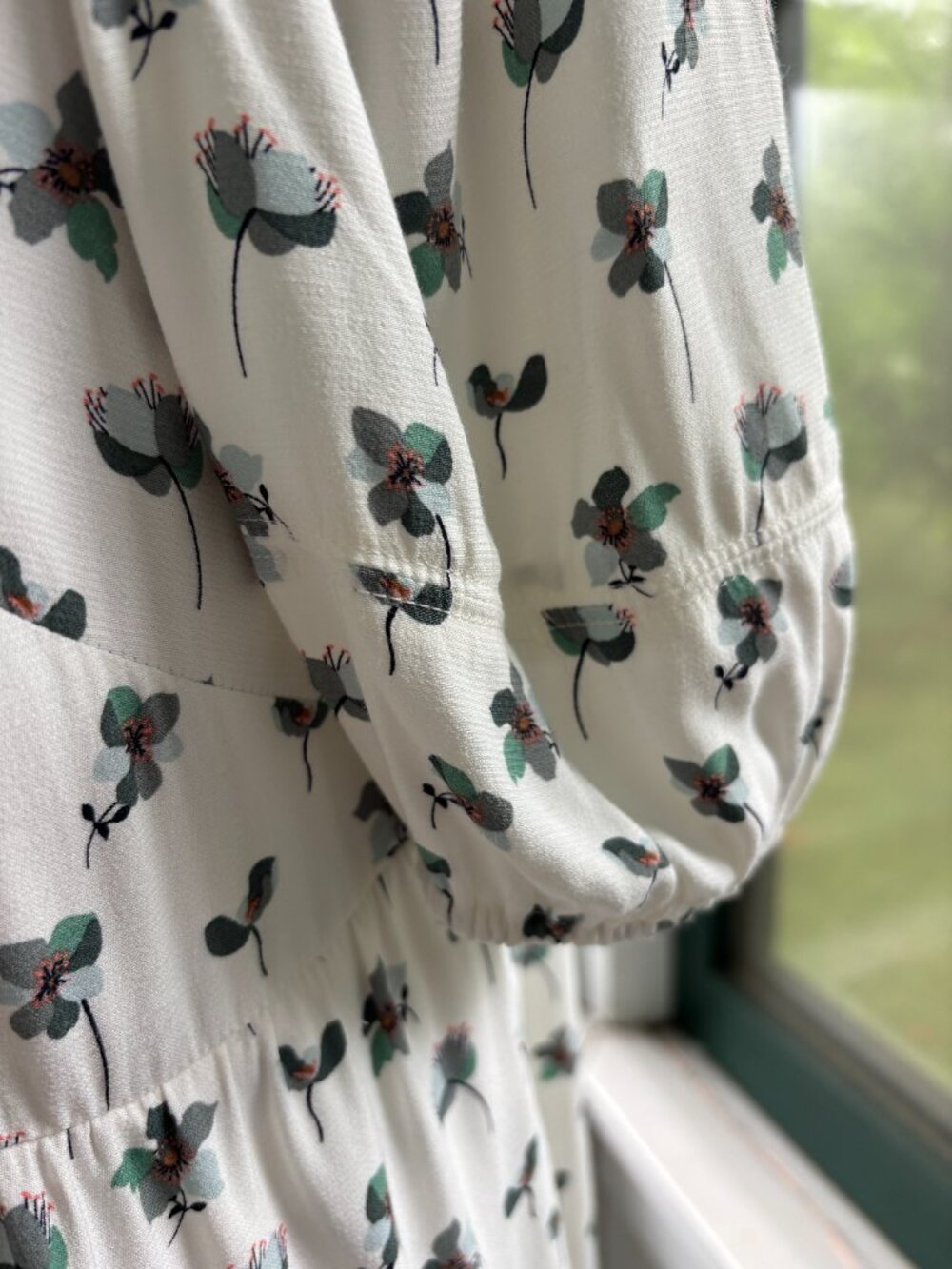 LOFT Petite | White Floral Babydoll Mini Dress, Puff Sleeves & Pockets | Size XS - Picture 3 of 6